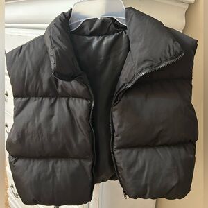 Women's cropped puffer vest sz L